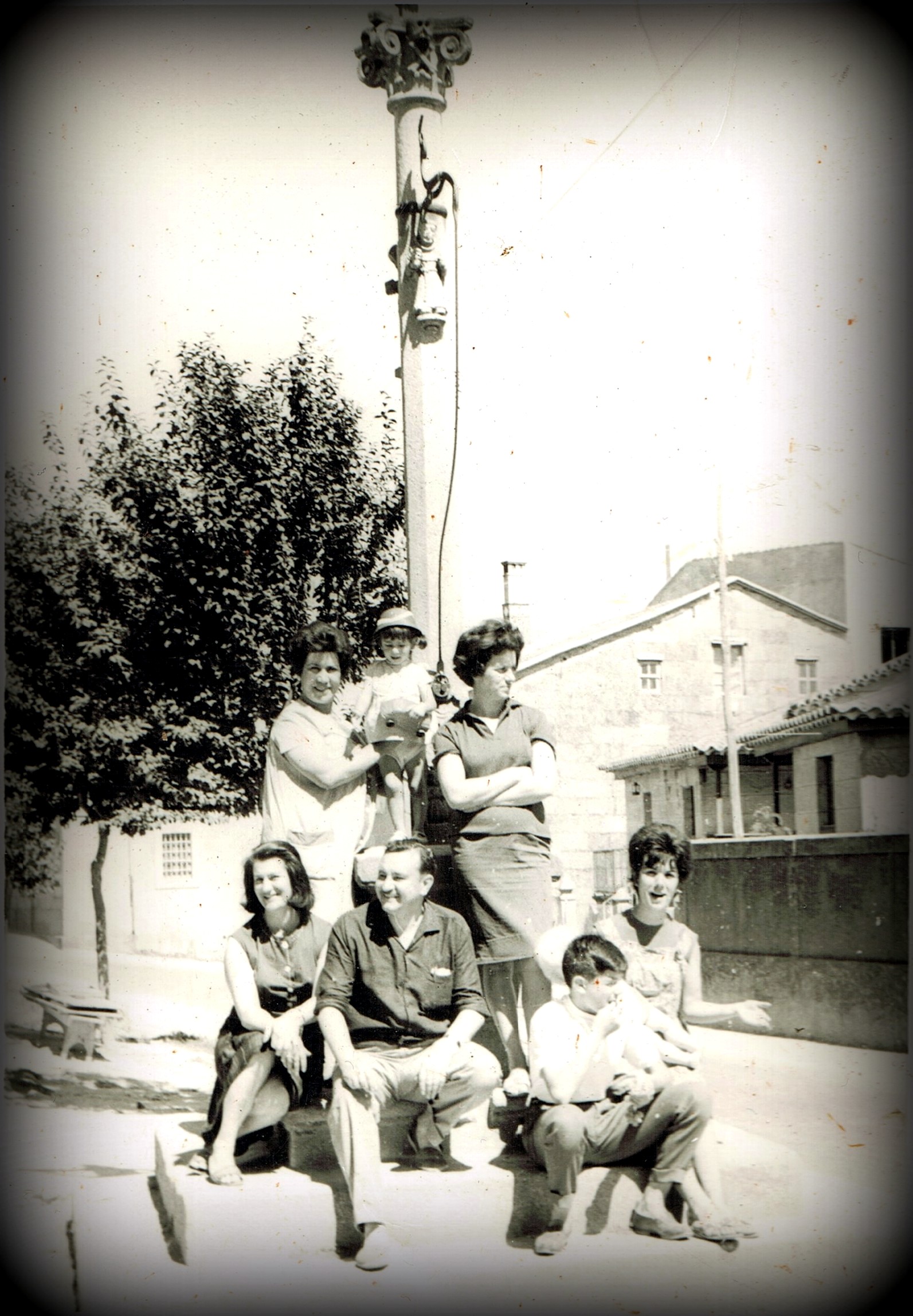Ampliar: Aurea, Gracia, Minda, Muñeca, Felipe-Luis e Rosa, 1964